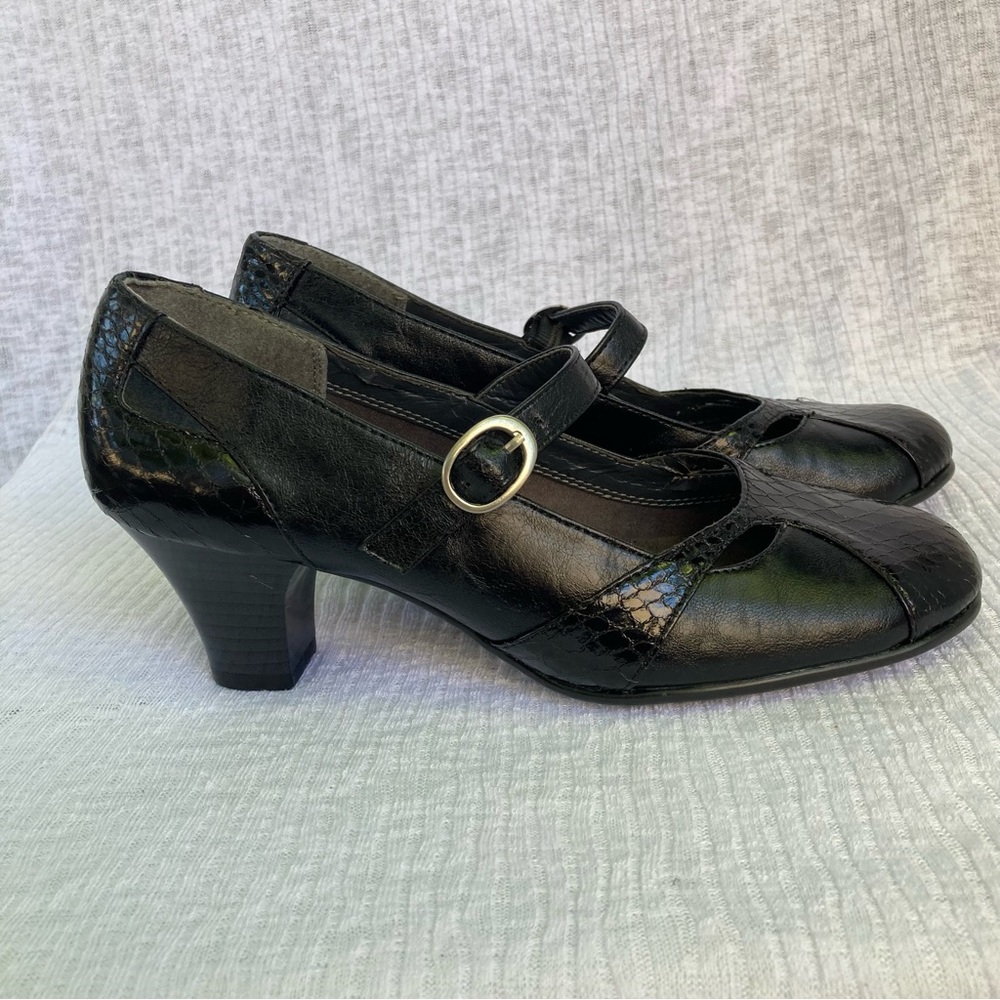 A2 Aerosoles Marimba heel rest black heels size 8M All man made material